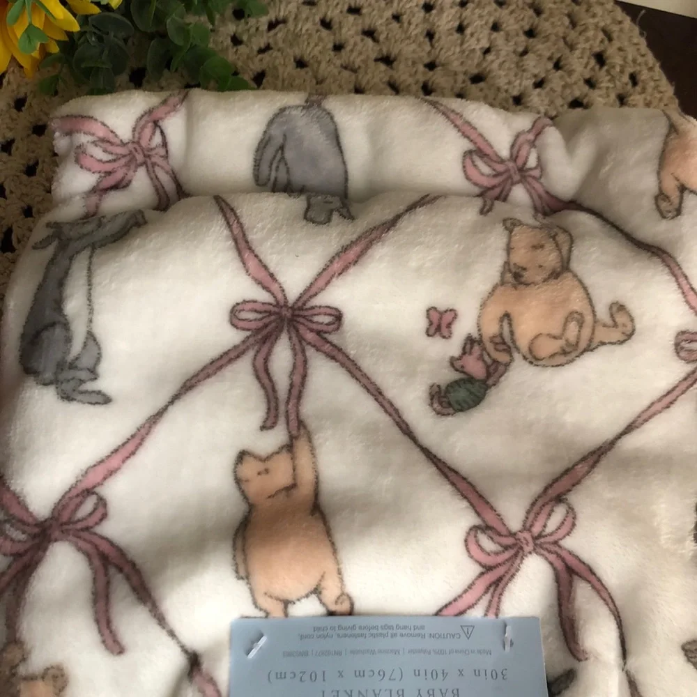 Pooh-Bear Collection Baby Blanket - White with Pink Bows